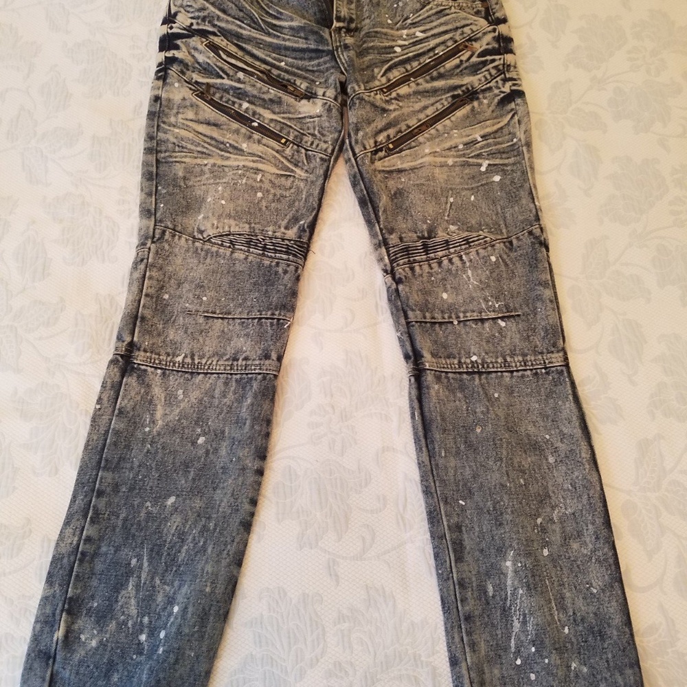 Skinny Jeans with Zippers on the side